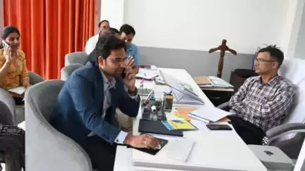 टिहरी: इडिएम अवधेश कुमार ने कलेक्ट्रेट में तेरी झील के चारों ओर रिंग रोड निर्माण कार्यों के लिए की समीक्षा बैठक