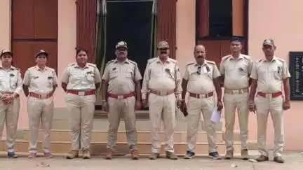 ବାରିପଦା ମ୍ୟୁନିସିପାଲଟି: ଉଦଳା ରେଞ୍ଜ ଅଫିସ ସମ୍ମୁଖରେ କଳା ବ୍ୟାଚ ପିନ୍ଧି ଆନ୍ଦୋଳନ କଲେ ବନପାଳ