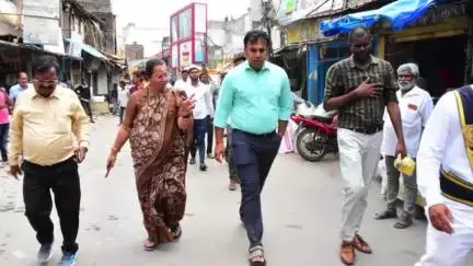 సిరిసిల్ల: వేములవాడలో కూల్చివేతలను పరిశీలించిన జిల్లా కలెక్టర్ సందీప్ కుమార్ ఝా