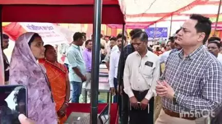 धमतरी: भारत सरकार से नियुक्त छत्तीसगढ़ प्रभारी अधिकारी ने केरेगांव में पीएम जनमन योजना की समीक्षा की, जताई संतुष्टि