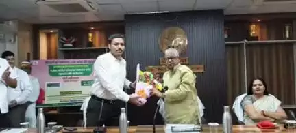 सुल्तानपुर: मुख्यमंत्री कृषक दुर्घटना कल्याण योजना के अंतर्गत जनपद के 165 पात्र लाभार्थियों को 8 करोड़ 6 लाख का चेक किया गया