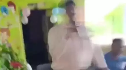 वांगी येथे तहसीलदार चंद्रकांत शेळके यांनी विद्यार्थ्यांशी संवाद साधला