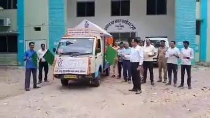 टुंडी : धरती आबा जनभागीदारी अभियान का प्रचार वाहन टुंडी बीडीओ ने किया रवाना