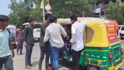 जहानाबाद: पीजी रोड स्थित शिवशंकर चित्रमंदिर के पास कोचिंग से लौट रहे छात्र से मारपीट, वीडियो वायरल