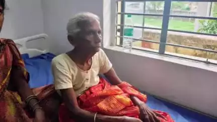 खड़गपुर: रतैथा गांव में 74 वर्षीय महिला को सांप ने काटा, सीएचसी खड़गपुर में इलाज जारी