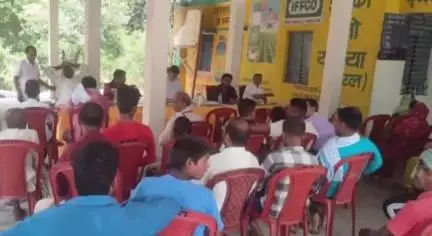 सगड़ी: सराय सागर मालटारी गांव में अधिकारियों ने लगाई चौपाल, शासन की जनहित योजनाओं की दी जानकारी