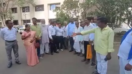 परभणी: मौजे इंदेवाडी येथील गायरान धारकांवर अतिक्रमणाच्या नावाखाली अन्याय करू नये वंचितची जिल्हाधिकाऱ्यां मागणी