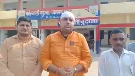 बुढ़ाना: बुढ़ाना कस्बे के पंडित विवेक मणि का फेसबुक, व्हाट्सएप और यूट्यूब हैकर ने किया हैक, पुलिस को तहरीर दी