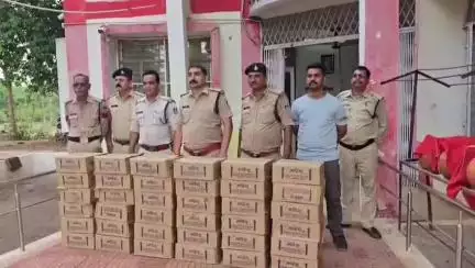स्लीमनाबाद: स्लीमनाबाद थाना पुलिस ने कार से भारी मात्रा में अवैध शराब की जब्त