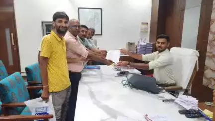 બાવળા: ધોળકા તાલુકાના વ્યાજબી ભાવનાં દુકાનદારોને ત્રણ મહિનાથી કમિશન ચૂકવાયું નથી, મામલતદારને રજૂઆત કરાઈ