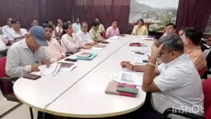 सिरोही: जिला कलेक्टर की अध्यक्षता में साप्ताहिक समीक्षा बैठक का आयोजन, फ्लैगशिप योजनाओं की प्रगति की गई समीक्षा