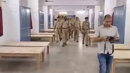 कर्वी: डीआईजी ने रिजर्व पुलिस लाइन चित्रकूट का निरीक्षण किया, रिक्रूट आरक्षियों के प्रशिक्षण हेतु की गई तैयारियों का लिया जायजा
