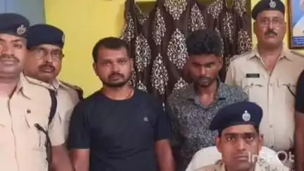 जामताड़ा: सलानपुर के पास ट्रेन में महिला यात्री से लूट करने वाले दो अपराधी गिरफ्तार, आसनसोल जेल भेजे गए