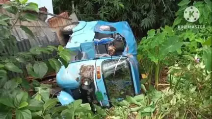 বিলোনিয়া: ভয়াবহ অটো দুর্ঘটনায় চালকসহ প্রাণে বাঁচলো এক যাত্রী বিলোনিয়া শহরের রামকৃষ্ণ ক্লাব সংলগ্ন এলাকায়