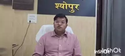श्योपुर: कलेक्टर ने खदान क्षेत्र के चारों ओर तार फेंसिंग कराने और चौकीदार रखने के निर्देश दिए