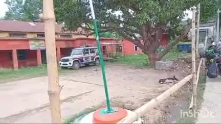 शंभूगंज: शंभूगंज व्यापार मंडल की ज़मीन पर करसोप गांव के एक व्यक्ति ने दावा कर की घेराबंदी, मचा बवाल