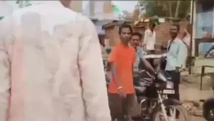 महोबा: बजरिया में मंदिर के पास शराब ठेका, श्रद्धालुओं और मोहल्लेवासियों में रोष
#jansamasya