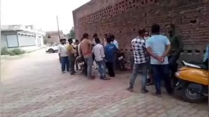 इकौना: गिलौला बाजार में कपड़े उतारते समय करंट की चपेट में आई बहन, भाई को बचाने में करंट लगने से बहराइच में हुई मौत