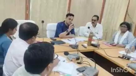 मधुबनी: जिलाधिकारी आनंद शर्मा की अध्यक्षता में समाहरणालय कक्ष में जिला विकास समन्वय समिति की बैठक हुई