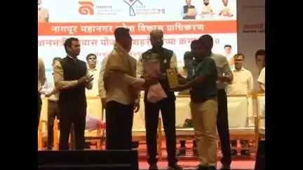 कामठी: सुरेश भट सभागृह येथे उत्कृष्ट कार्य करणाऱ्या ग्रामपंचायतींचा पालकमंत्र्यांच्या हस्ते गौरव, महालगाव ग्रामपंचायत चा समावेश