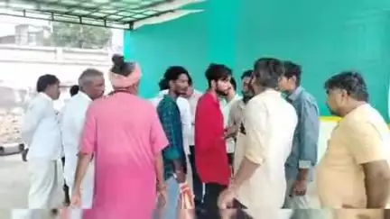 ડીસા કૈલાસ નગર સોસાયટીમાં એક યુવકે ગળે ફાંસો ખાઈ જીવન ટુંકાવી લેતાં ચકચાર મચી જવા પામી પોલીસે તપાસ હાથ ધરી