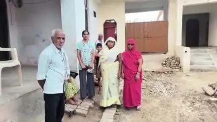भरथना: अहेरीपुर कस्बा के खेड़ा मुहाल में अव्यवस्था के खिलाफ आक्रोश,50 फीट लंबी गली का निर्माण कार्य की‌ मांग #jansamasya