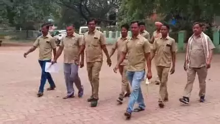 କୁଚିଣ୍ଡା: ଡ୍ରାଇଭର ମହାସଂଘର ସମସ୍ୟାର ସମାଧାନ ପାଇଁ କୁଚିଣ୍ଡା ଉପଜିଲ୍ଲାପାଳ ଙ୍କ କାର୍ଯ୍ୟାଳୟ ରେ ଦାବିପତ୍ର ପ୍ରଦାନ
