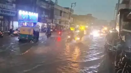 બોટાદ શહેરમાં 1 કલાકમાં 4 ઇંચ જેટલો વરસાદ ખાબકતા અનેક વિસ્તારો પાણીમાં ગરકાવ,જાહેર માર્ગો પર ઢીંચણ સમાણા પાણી ફળીવળ્યા