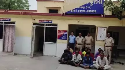 फुलेरा मु. सांभर: जयपुर ग्रामीण की फुलेरा थाना पुलिस ने एरिया डोमिनेशन अभियान के तहत फरार 11 आरोपियों को पकड़ा