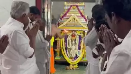 சூளகிரி: டி.கொத்தப்பள்ளி கிராமத்தில் உள்ள திரௌபதியம்மன் கோவிலில் வழிபாடு நடத்திய அதிமுக எம்எல்ஏ