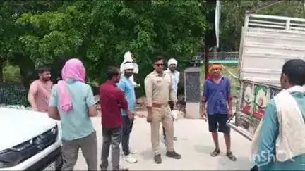 भोगनीपुर: मीरपुर रेलवे क्रॉसिंग के निकट पटरियों के किनारे संदिग्ध हालत में मिला युवक का शव, पुलिस ने शव पोस्टमार्टम के लिए भेजा