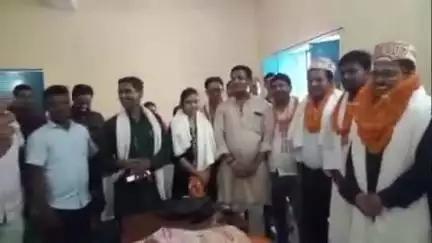 तेतरिया: तेतरिया प्रखंड मुख्यालय के मनरेगा भवन में प्रखंड पंचायती राज पदाधिकारी विशाल कुमार के सम्मान में विदाई समारोह आयोजित