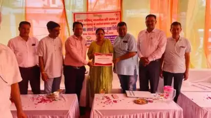 नारनौल: नगर परिषद नारनौल में रक्तदान शिविर, 17 बार रक्तदान करने वाली मुकेश देवी सम्मानित