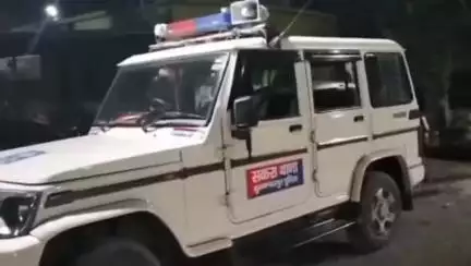 सकरा: राजपुर गांव से पुलिस ने 15 लीटर देसी शराब के साथ एक तस्कर को गिरफ्तार कर जेल भेजा