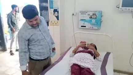 अमरपुर: गोपालपुर मोड़ के पास टोटो से गिरकर महिला घायल