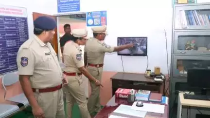 అల్లాదుర్గం: ఆందోల్ నియోజకవర్గం లోని పోలీస్ స్టేషన్లను ఆకస్మికంగా తనిఖీ చేసిన మెదక్ ఎస్పీ శ్రీనివాసరావు