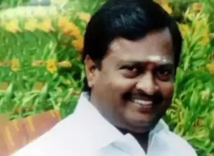 கூத்தாநல்லூர்: கூத்தாநல்லூர் தொடக்க வேளாண்மை கூட்டுறவு வங்கி செயலாளர் தற்காலிக பணிநீக்கம்