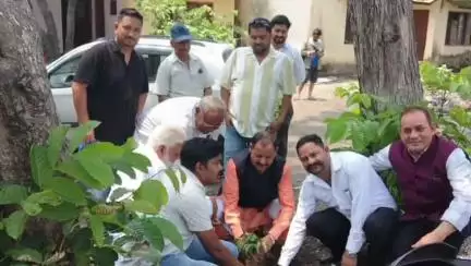 डोईवाला: डोईवाला विधायक बृजभूषण गैरोला ने खंड विकास कार्यालय परिसर में किया वृक्षारोपण