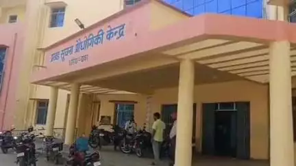 धोरैया: नाला निर्माण की मांग लेकर कचराती गांव के महिला-पुरुष धोरैया प्रखंड कार्यालय पहुंचे, बीडीओ को दिया आवेदन