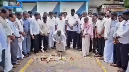 ಕೊಪ್ಪಳ: ಹಾಲವರ್ತಿ ಗ್ರಾಮದಲ್ಲಿ ₹7.50 ಕೋಟಿ ವೆಚ್ಚದಲ್ಲಿ ರಸ್ತೆ ಅಭಿವೃದ್ಧಿ ಕಾಮಗಾರಿಗೆ ಶಾಸಕ ರಾಘವೇಂದ್ರ ಹಿಟ್ನಾಳ ಚಾಲನೆ