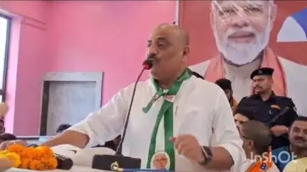गोपालगंज: पाकिस्तान में घुसकर सैनिकों ने आतंकी ठिकानों को किया तबाह, कॉलेज रोड पर जदयू अध्यक्ष संजय झा ने दिया भाषण