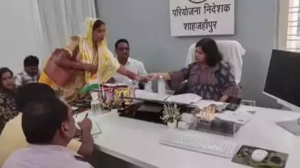 शाहजहांपुर: अनुपस्थित पंचायत सहायकों के वेतन रोकने के लिए CDO ने दिए निर्देश