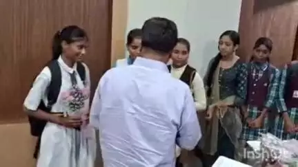 बैतूल नगर: कलेक्टर ने कलेक्ट्रेट में नीट परीक्षा में चयनित 15 विद्यार्थियों का सम्मान समारोह आयोजित किया