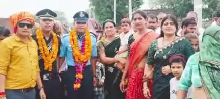 किरावली: गांव नगला जसोला के किसान का बेटा बना वायु सेवा में फ्लाइंग ऑफिसर, गांव पहुंचने पर हुआ भव्य स्वागत