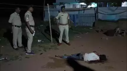 పెద్దాపురం కట్టమూరు పుంత రోడ్డులో గోనాడుకు చెందిన జానకి శ్రీనివాస్ అనే వ్యక్తి దారుణ హత్యకు గురయ్యారు