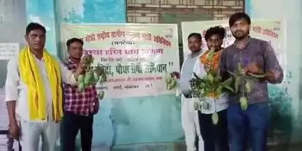 डंडई: बिरसा हरित ग्राम योजना के तहत रारो गांव में पौधारोपण, ग्रामीणों ने दिखाई पर्यावरण के प्रति जागरूकता