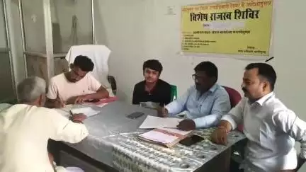 मारगोमुंडा: जमीन संबंधित कामकाज को ले मारगोमुण्डा अंचल कार्यालय में विशेष रेवन्यू केम्प का किया आयोजन।