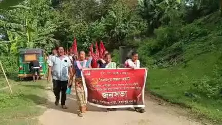 সাব্রুম: রাস্তা,পানীয় জল সহ বিভিন্ন দাবিতে ক্ষীরচন্দ্র পাড়ায় মিছিল ও জমায়েত সংগঠিত করেন সিপিআই(এম)