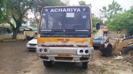 கயத்தாறு: வில்லிசேரி நான்கு வழி சாலையில் தனியார் பள்ளி வாகனம் இருசக்கர வாகனம் மீது மோதி பள்ளி தலைமை ஆசிரியர் பலி