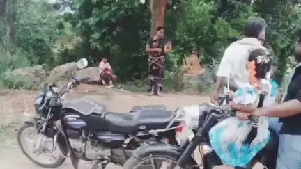 కుప్పం: నారాయణపురం గ్రామంలో దారుణం, అప్పు తీర్చలేదని మహిళను చెట్టుకు కట్టేసిన మునికన్నప్ప